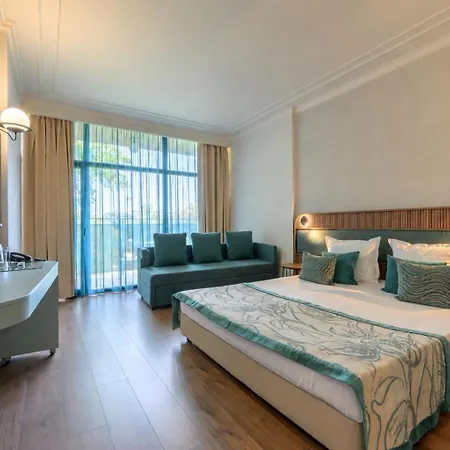 Kristal Hotel 4*